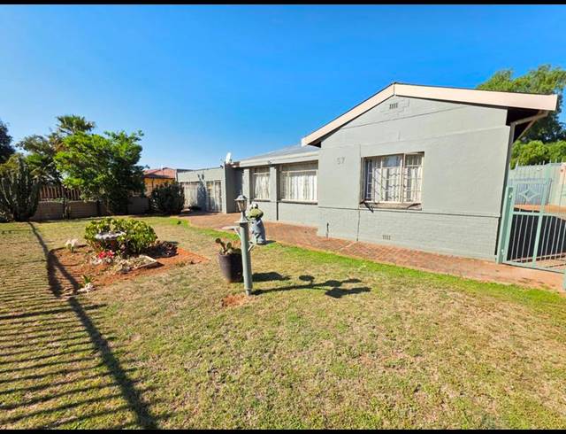 4 BEDROOM HOUSE FOR SALE IN ROTHDENE